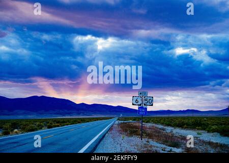 Autobahn bei Sonnenuntergang, Great Basin National Park, Nevada, USA Stockfoto