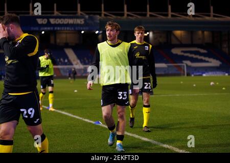 OLDHAM, ENGLAND. FEB 23rd: Barrow-Spieler wärmen sich während des Sky Bet League 2-Spiels zwischen Oldham Athletic und Barrow im Boundary Park, Oldham am Dienstag, den 23rd. Februar 2021 auf. (Kredit: Chris Donnelly, MI News) Kredit: MI Nachrichten & Sport /Alamy Live Nachrichten Stockfoto