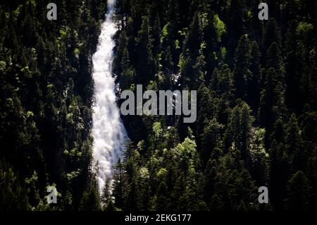 Comials Wasserfall, in der Nähe des Bonaigua Gebirgspass (Pyrenäen, Aigüestortes und Nationalpark Estany de Sant Maurici, Katalonien, Spanien) Stockfoto