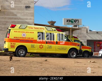 Magen David Adom Mobile Intensivstation Auto in Mizpe-Ramon. Stadt in Negev Wüste. Stockfoto