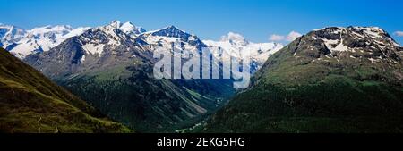 Landschaft mit Bergen und Oberengadintal, St. Moritz, Kanton Graubünden, Schweiz Stockfoto