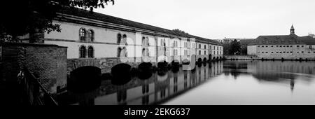 Vauban Staudamm in schwarz-weiß, Straßburg, Bas-Rhin, Frankreich Stockfoto