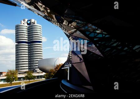 Deutschland München BMW Zentrale aus der BMW Welt oder BMW Welt Stockfoto