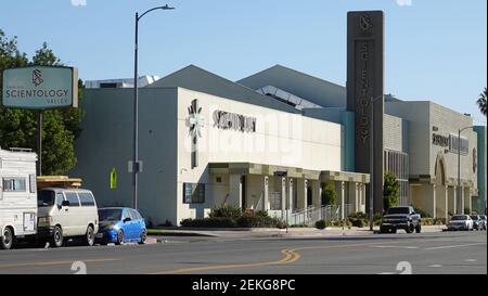 North Hollywood, CA / USA - 21. Feb. 2021: Die Kirche von Scientology des Tals Standort Gebäude außen wird am Morgen gezeigt. Für redaktionelle U Stockfoto