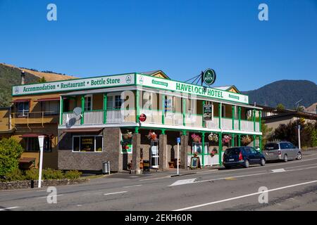 Havelock, Marlborough, Neuseeland, Februar 19 2021: Das Havelock Hotel ist ein gepflegter Pub an der Hauptstraße eines Touristenorts, der für seine Muscheln berühmt ist Stockfoto