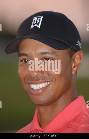 **DATEI FOTO** Tiger Woods nach Rollover Crash luftgehoben. Tiger Woods gewann die Ford-Meisterschaft in Doral zum zweiten Mal in Folge. Miami, Fl, 5. März 2006. Kredit: mpi04/MediaPunch Stockfoto