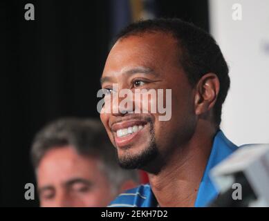 **DATEI FOTO** Tiger Woods nach Rollover Crash luftgehoben. BETHESDA, MD - MAI 19: Tiger Woods spricht zu den Medien, wo er Fragen über seine Gesundheit, dieses bevorstehende Turnier und Zeitplan für die Rückkehr auf dem Quicken Loans National Media Day im Congressional Country Club in Bethesda, Maryland am 19. Mai 2014. Kredit: mpi34/MediaPunch Stockfoto