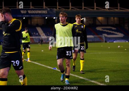 OLDHAM, ENGLAND. FEB 23rd: Barrow-Spieler wärmen sich während des Sky Bet League 2-Spiels zwischen Oldham Athletic und Barrow im Boundary Park, Oldham am Dienstag, den 23rd. Februar 2021 auf. (Kredit: Chris Donnelly, MI News) Kredit: MI Nachrichten & Sport /Alamy Live Nachrichten Stockfoto