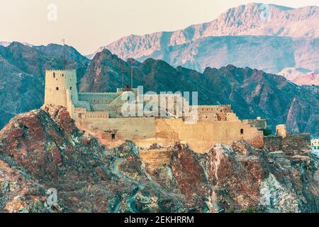 Panoramablick auf die Mutrah Festung in Muscat, Oman. Stockfoto
