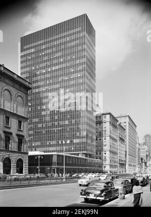 Lever House, 53rd Street and Park Avenue, New York City, New York, USA, Gottscho-Schleisner Collection, März 1952 Stockfoto