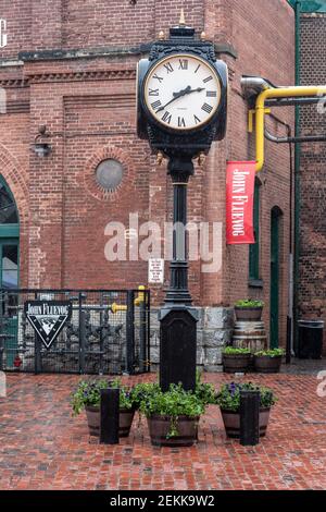 Zeit Elektrische Uhr im Distillery District, Toronto, Kanada Stockfoto