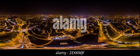 360 Grad Panorama Ansicht von 360 Grad Panorama-Luftaufnahme OHNE HIMMEL, bei Nacht Stadt Murcia. Spanien