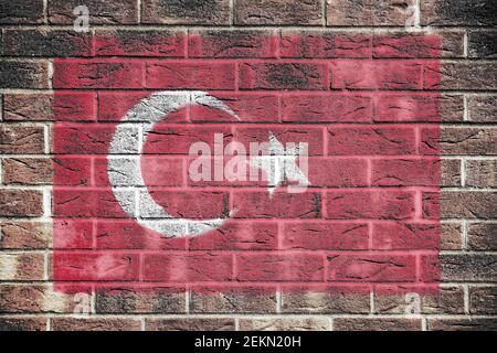 Türkei Flagge auf einem Backstein Wand Hintergrund Stockfoto