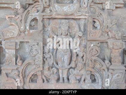 Das Flachrelief Schnitzwerk der hinduistischen Frömmigkeit bei harschat mata Tempel im Dorf abhaneri in der indische Bundesstaat rajasthan Stockfoto