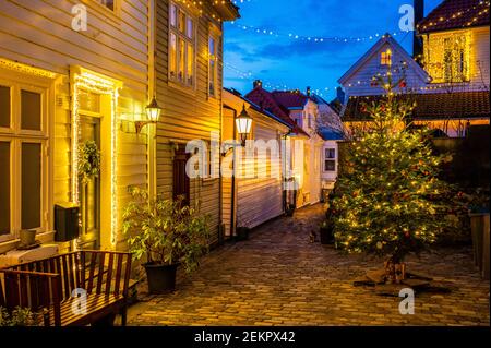 Weihnachtsnacht in Bergen, Norwegen. Stockfoto