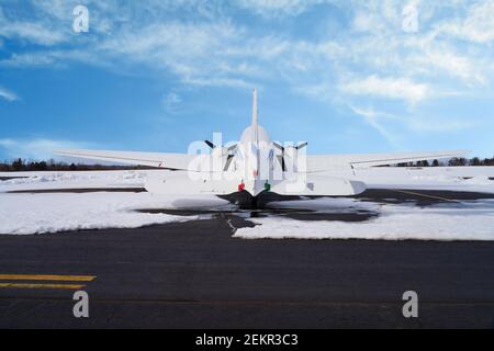 MONTGOMERY, NJ -17 FEB 2021- Winteransicht eines Springbok Classic Air DC3 Flugzeugs am Princeton Airport (PCT) in Princeton, New Jersey, USA Stockfoto