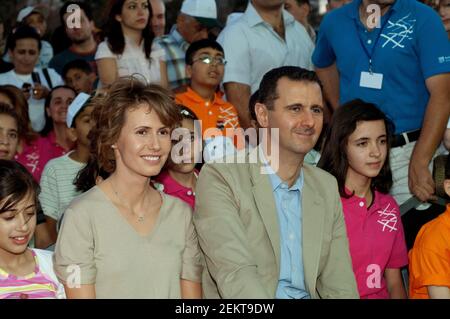 Damaskus, Syrien. 2nd. Juli 2009. Der syrische Präsident Bashar Al Assad und die erste Frau Asma Al Assad nehmen an einer Wohltätigkeitsveranstaltung in Damaskus Teil. Kredit: John Wreford/SOPA Images/ZUMA Wire/Alamy Live Nachrichten Stockfoto