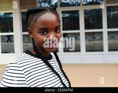 Porträt einer ruandischen Schönheit, aufgenommen in Kigali, Ruanda. Stockfoto