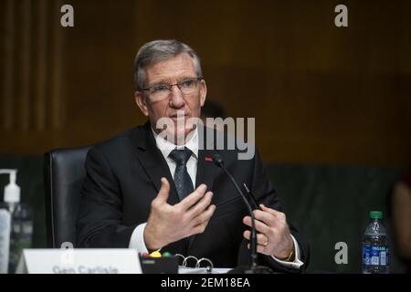 General Herbert J. Carlisle, USAF (ausgeschieden) / Präsident und Chief Executive Officer, National Defense Industrial Association, reagiert auf Fragen während einer Anhörung des Senatsausschusses für bewaffnete Dienste, um neue Technologien und ihre Auswirkungen auf die nationale Sicherheit zu untersuchen, in der Dirksen Senate Office Building in Washington, DC, USA, Dienstag, 23. Februar, 2021. Foto von Rod Lampey/CNP/ABACAPRESS.COM Stockfoto