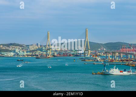 busan Hafen und Brücke in busan Metropolstadt, Südkorea Stockfoto