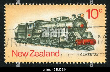 NEUSEELAND - UM 1973: Stempel gedruckt von Neuseeland, zeigt Lokomotive, um 1973 Stockfoto