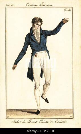 Dandy tanzt bei einem Ball. Er trägt einen blauen Kittel, spitzen cravatte, Cashmere-Hosen, Schlauch und Hausschuhe. Jabot de Point. Culotte de casimir. Handkolorierter Kupferstich von Pierre-Charles Baquoy nach einer Illustration von Carle Vernet aus Pierre de la Mesangeres Journal des Modes et Dames, Paris, an 13, 1804. Stockfoto