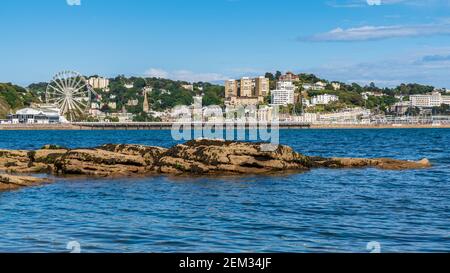 Torquay, Torbay, England, Großbritannien - Juni 04, 2019: Blick vom Torre Abbey Sands an der Marina und Torquay Stockfoto