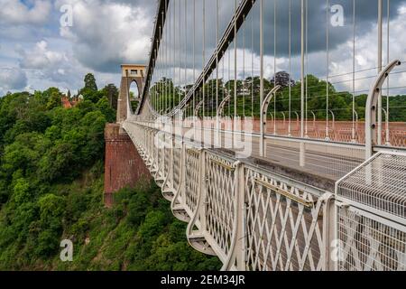 Bristol, England, Großbritannien - Juni 09, 2019: Die Clifton Suspension Bridge, von Clifton Village gesehen Stockfoto