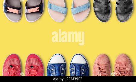 Bunte weibliche Schuhe Kollektion gelb Hintergrund close up top view, Frauen Mode Sneaker, stilvolle Turnschuhe, Sommer Sandalen Set, Sport und lässig Stockfoto