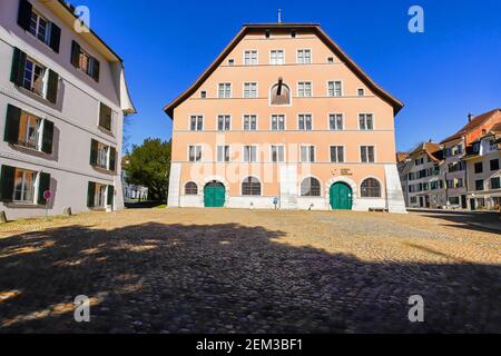 Das Museum des Alten Zeughauses in Solothurn ist eine der größten historisch orientierten Rüstungs- und Waffenausstellungen der Schweiz. Stockfoto