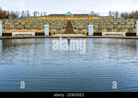 Potsdam, Deutschland. Das ikonische Schloss Oranienburg in Berlin-Potsdam, heute UNESCO-Weltkulturerbe, ein Beispiel für ehemalige, königliche Architektur. Stockfoto