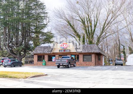 Buford, Georgia - Jan 16th 2021: Hauptfassade des Dairy Queen Grill und Chill Restaurants in Buford, Georgia Stockfoto