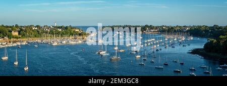 Panorama des Flusses Odet und Bénodet in Finistère, Bretagne, Frankreich Stockfoto