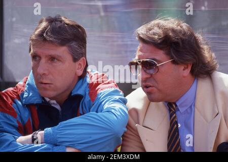Günter EICHBERG, Deutschland, Fußball, Präsident des FC Schalke 04, rechts, und Klaus FISCHER, im Gespräch, Parkstadion Gelsenkirchen 02.06.1991 Â Nutzung weltweit Stockfoto