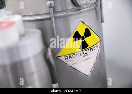 Übergeordnetes Isotop von Technetium TC-99m, Radionuklid, das in der Nuklearmedizin verwendet wird. Stockfoto
