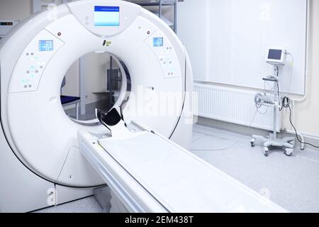 CT (Computertomographie-Tomographie) Scanner im Krankenhauslabor. Stockfoto