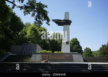 Denkmal des polnischen Soldaten und deutschen Antifaschisten im Volkspark Friedrichshain. Stockfoto