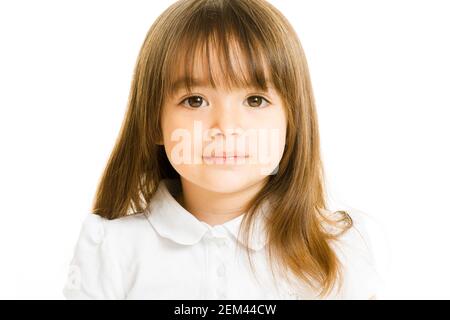 Drei Jahre altes Mädchen, das die Kamera anschaut Stockfoto