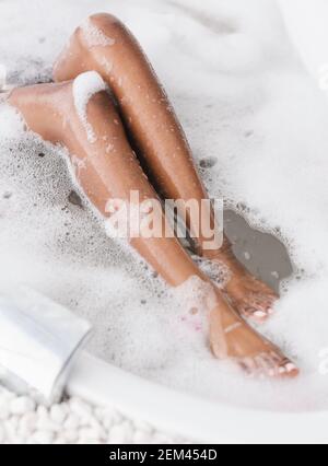 Enthaarung, Epilation und Haarentfernung zu Hause Stockfoto