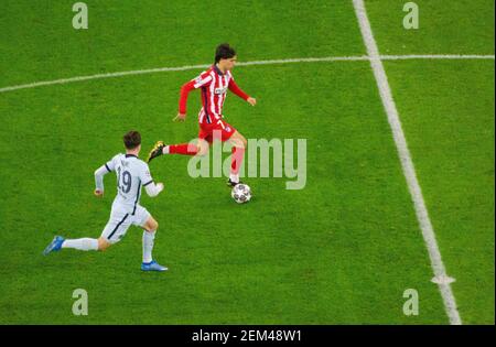 BUKAREST, RUMÄNIEN - 23. Februar 2021 - Chelsea FC und Atletico Madrid in Aktion während der ersten Etappe der UEFA Champions League bei der National are Stockfoto