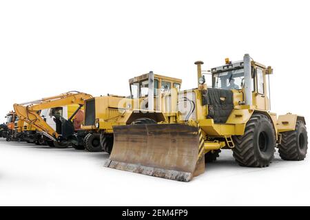 Zwei schwere Radtraktor ein Bagger und andere Baumaschinen Isoliert auf weißem Hintergrund Stockfoto
