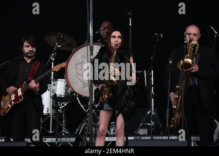 PJ Harvey und ihre Band headlining den zweiten Tag von Das 2016 Field Day Festival im Victoria Park in London Stockfoto