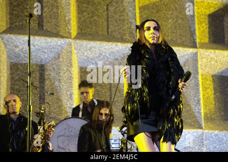 PJ Harvey und ihre Band headlining den zweiten Tag von Das 2016 Field Day Festival im Victoria Park in London Stockfoto