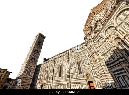 Kathedrale von Florenz isoliert auf weißem Hintergrund. Der Dom von Santa Maria del Fiore und der Glockenturm von Giotto (Campanile). Toskana, Italien, Europa. Stockfoto