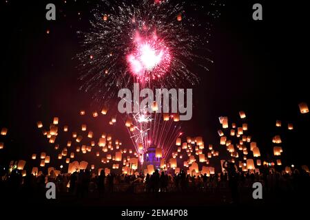 Schwimmende Laternen, traditionell im Norden Thailands beim Loy Krathong Festival in Chiang Mai Thailand Stockfoto