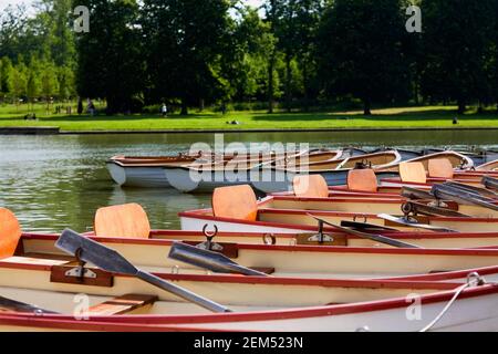 Boote in einem See, Paris, Frankreich Stockfoto