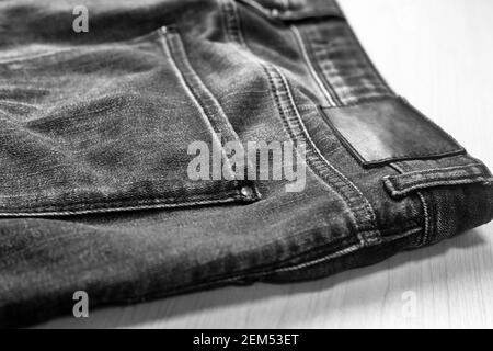 Denim-Hose, Fragment mit Rückentasche Stockfoto