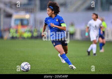 Florenz, Italien. Februar 2021, 24th. Sara Gama (Italien) während der UEFA Women's EURO 2022 Qualifying - Italien gegen Israel, UEFA Fußball-Europameisterschaft in Florenz, Italien, Februar 24 2021 Quelle: Independent Photo Agency/Alamy Live News Stockfoto