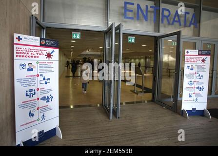 Rom, Italien. Februar 2021, 24th. 2/24/2021 - Rom, Neues Impfzentrum gegen Covid 19 in La Nuvola di Fuksas. Bild: (Foto von IPA/Sipa USA) Quelle: SIPA USA/Alamy Live News Stockfoto