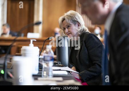 Washington, Usa. Februar 2021, 24th. Senatorin Cindy Hyde-Smith, eine Republikanerin aus Mississippi, spricht während ihrer Bestätigungsverhandlung vor dem Senatsausschuss für Energie und natürliche Ressourcen am Mittwoch, den 24. Februar 2021, im US-Kapitol in Washington DC. Foto von Sarah Silbiger/UPI Kredit: UPI/Alamy Live Nachrichten Stockfoto